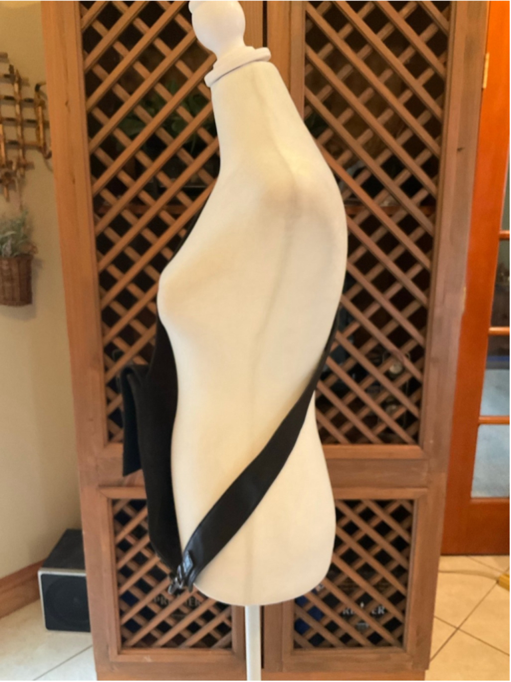 R.P.S Black Leather Crossbody Bag Minimalist Sling Shoulder Bag - Picture 2 of 7